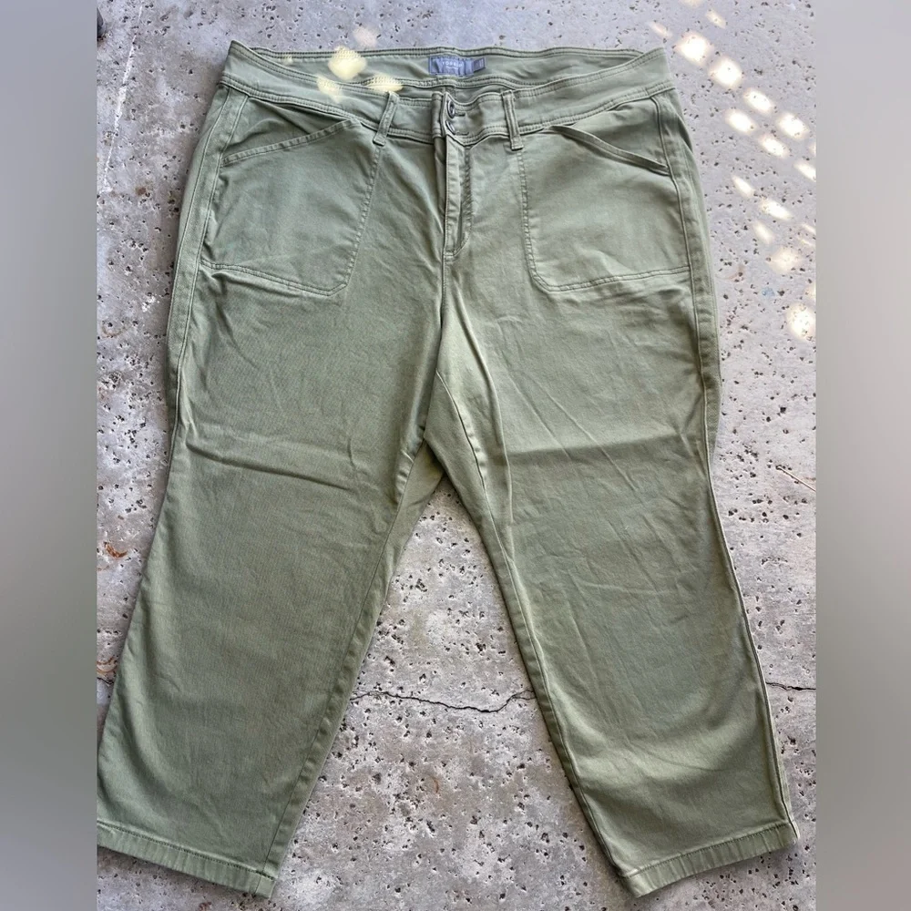 Torrid Olive Green Cropped Stretch Comfort Pants - Size 24 - Picture 4 of 14